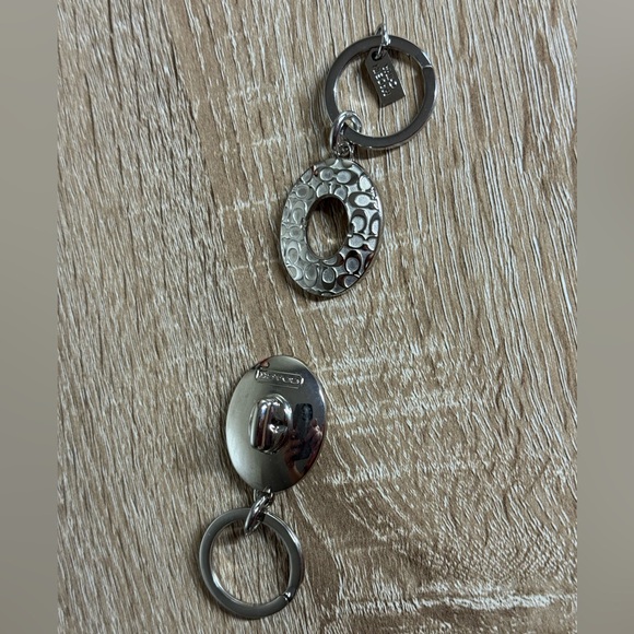 Coach Silver Double Dual Key Ring Turn Lock Valet Keychain - Picture 5 of 6